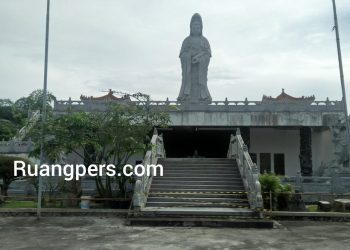 Kondisi Patung Dewi Kwan Im yang ditutup untuk umum akibat virus corona, Selasa (2/2/2021).