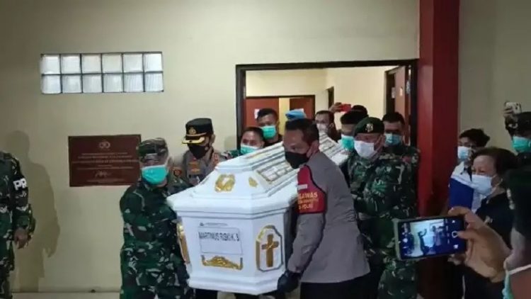 Proses autopsi jenazah anggota TNI yang menjadi korban penembakan di kafe Cengkareng telah selesai di RS Polri Kramat Jati, Jakarta Timur, Kamis (25/2/2021).