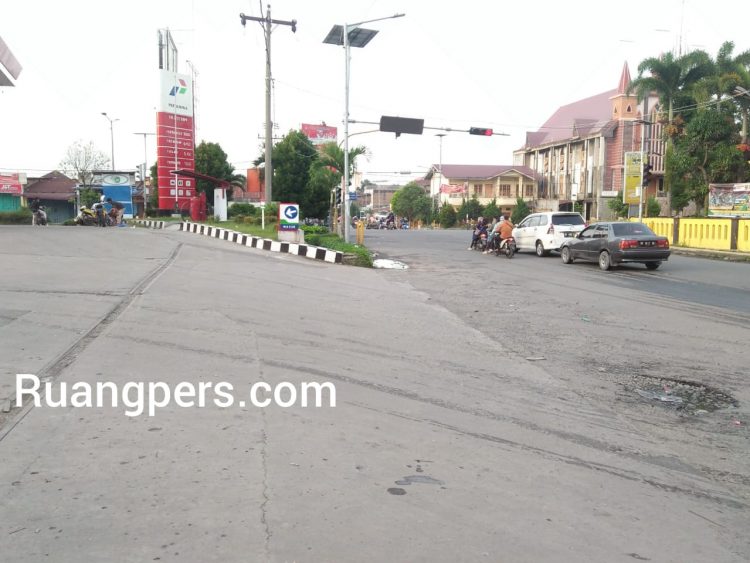 Penampakan parit yang dicor SPBU Parluasan. Foto dipetik Minggu sore (31/1/2021).