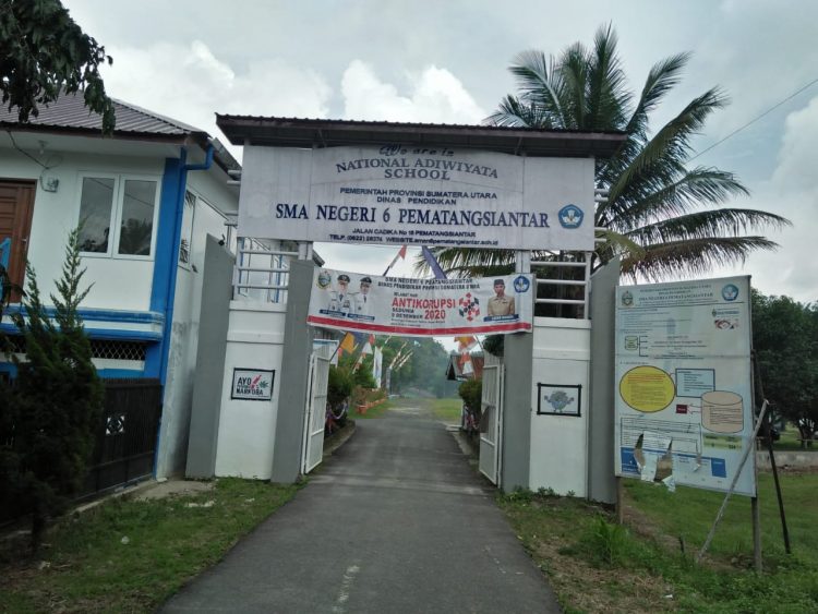 Gerbang masuk SMA Negeri 6 Kota Pematangsiantar yang beralamat di jalan Cadika No 15 Pematangsiantar.