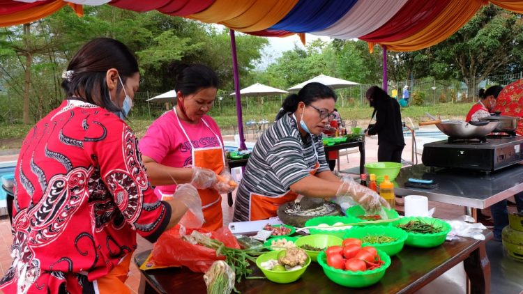 PT Toba Pulp Lestari Tbk (TPL) adakan lomba memasak, di Guest House milik PT TPL, Selasa (23/3/2021) pagi lalu, yang diikuti petani binaan.