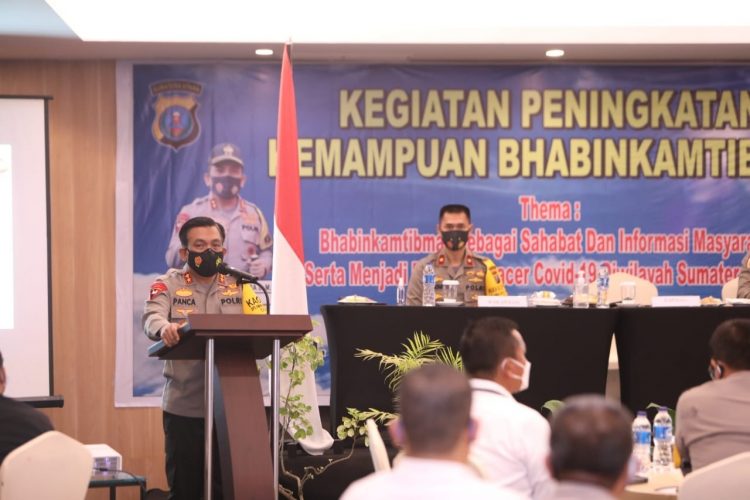 Kapolda Sumut, Irjen Pol. Drs. R. Z. Panca Putra S., M.Si saat menyampaikan kata sambutan.