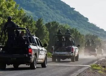 Geng kriminal menyerang konvoi polisi yang sedang patroli menewaskan 13 personel (Foto: AFP)