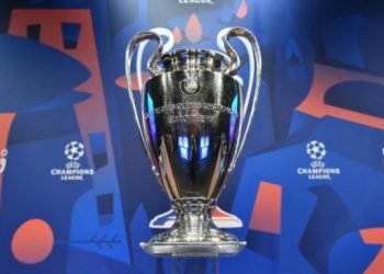 Trofi Liga Champions 2018/19 dipajang dalam pengundian babak 16 besar di Nyon, Swiss, Senin (17/12/2018) [AFP]