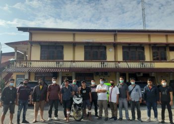 Foto kedua tersangka curas saat dipait petugas.