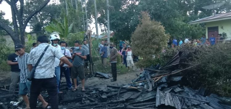 Kondisi rumah korban tampak rata dengan tanah akibat dilahap api.