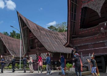 Wisata Danau Toba (Foto: ANTARA FOTO/NOVA WAHYUDI)