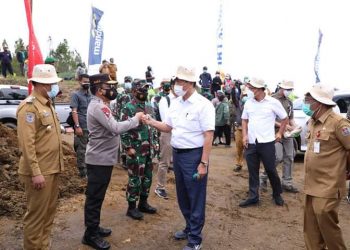 Kapolda Sumut, Irjen Pol RZ Panca Putra Simanjuntak saat bersama Menko Marves RI, Jend TNI (Purn) Luhut Binsar Pandjaitan.