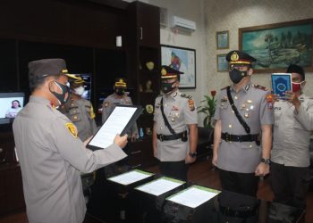 AKBP Robin Simatupang SH MHum, lantik Inspektur Satu (Iptu) Deny Indrawan Lubis SIK, sebagai Kasat Reskrim, menggantikan AKP Pandu Winata SH SIK MH, melalui upacara serah terima jabatan (Sertijab), Sabtu (13/3/2021) pagi tadi, di ruang kerja Kapolres.