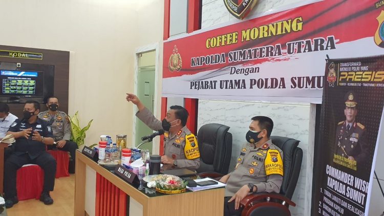 Kapolda Sumut, Irjen Pol RZ Panca Putra, saat coffee morning, bersama Kadinkes Sumut, Kepala BPBD, serta PJU Poldasu, di Mapolda Sumut, Sabtu (20/3/2021).