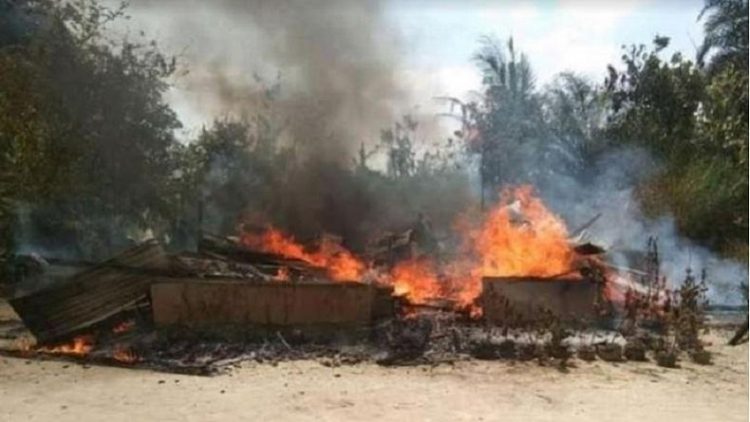 Kebakaran rumah pasangan suami istri Chandra Kirana (37) dan Latifa di Desa Pematang Kuing, Sei Suka, Batubara. (Foto: iNews/fadli Pelka)