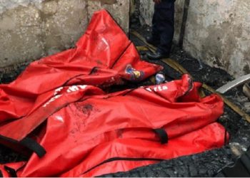 Korban kebakaran di permukiman padat penduduk di Jalan Pisangan Baru III RT.06/10, Matraman, Jakarta Timur, Kamis (25/3/2021). (Foto: Antara).