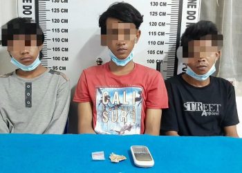 Foto ketiga tersangka dan barang bukti sabu yang diamankan Polisi.