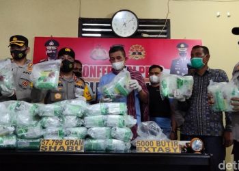Polisi menggagalkan peredaran narkoba berjenis sabu seberat 57 kg dan 5.000 butir ekstasi di wilayah perairan Asahan. (Perdana Ramadhan/detikcom)