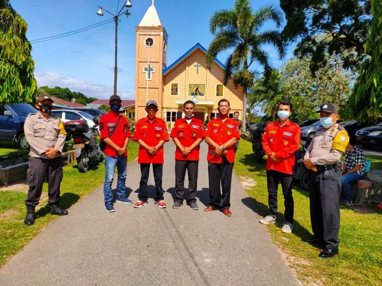 Pemuda Batak Bersatu Ranting Tambun Nabolon mengerahkan anggotanya, bersama pengurus untuk melakukan pengamanan sejumlah gereja saat ibadah Jumat Agung, khususnya di kawasan Siantar Martoba, Jumat (2/4/2021).