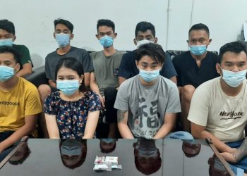 Foto para pelaku yang diamankan personil Satnarkoba Polres Pematangsiantar karena diduga lagi pesta narkotika jenis ekstasi, di Karoke ANDA, Jalan Ahmad Yani, Kelurahan Merdeka, Kecamatan Siantar Timur, Kota Pematangsiantar, pada Minggu dini hari (11/4/2021), lalu, pukul 01.00 WIB.
