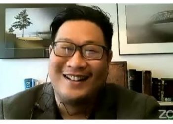 Jozeph Paul Zhang tertawa pada video terbarunya.