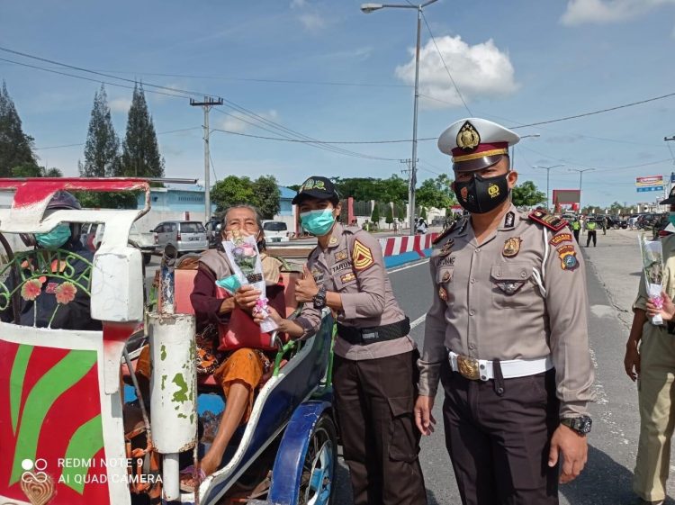 Suasana Ops Keselamatan Toba 2021 di Jalan Besar Raya - Saribu Dolok, depan Hotel Simalungun City Kecamatan Raya, Kabupaten Simalungun, Senin (19/4/2021) pagi, pukul 09.00 WIB.