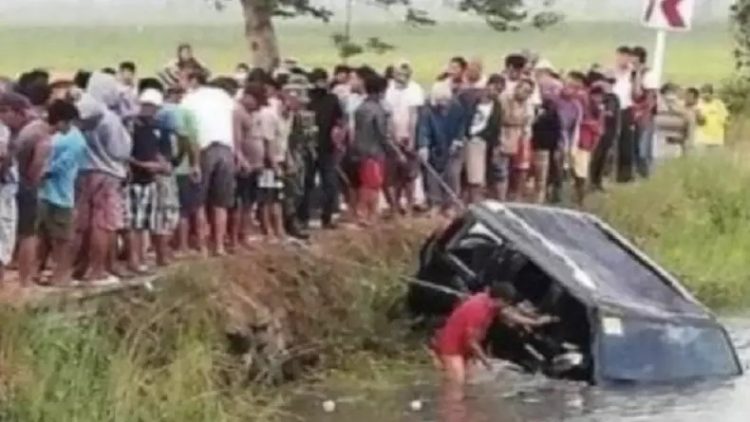 Minibus SUV terjun ke sungai mengakibatkan 13 orang tewas. (Foto: PNP)