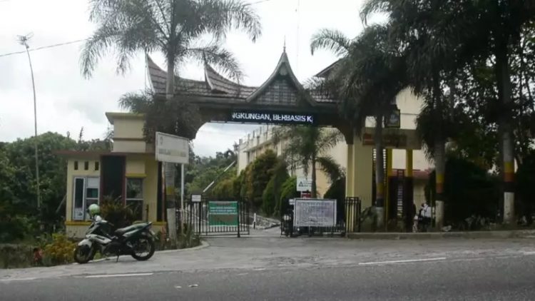 SMA 1 Sumatera Barat (Sumbar) (Agung Sulistyo/MNC Portal)