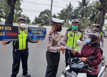 Sat Lantas Polres Simalungun saat gelar Ops Keselamatan Toba 2021, Sabtu (17/4/2021).