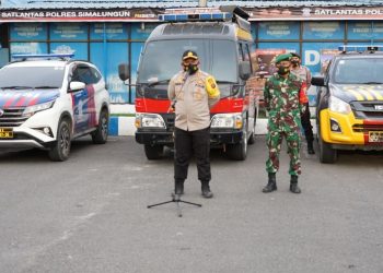 Kapolres Simalungun, AKBP Agus Waluyo SIK, bersama Dandim 0207/Simalungun, Letkol (Inf) Roly Souhoka, diwakili Pasi Ops, Kapten (Inf) Totok Ragil Saputro, pimpin patroli skala besar, guna mengamankan ibadah Perayaan Paskah di 117 Gereja, di seluruh wilayah Kabupaten Simalungun, di lapangan Polres Simalungun, Minggu (4/4/2021), sekira pukul 17.30 WIB.