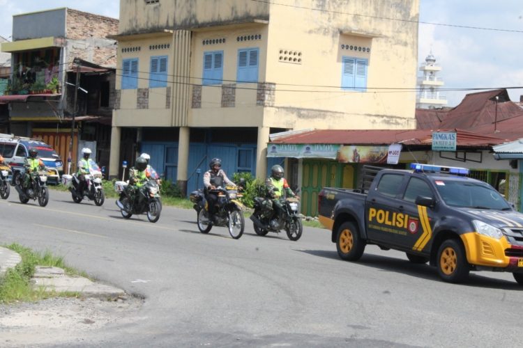 Patroli skala besar yang digelar Polres Pematangsiantar dengan melibatkan TNI dan Brimob, Kamis (29/4/2021).