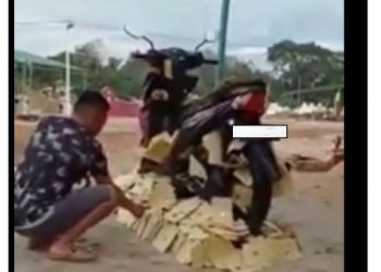 Pria bakar motor karena ingin motornya masuk surga (Instagram)