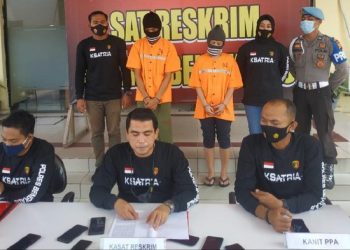Konferensi pers kasus ibu-pria selingkuhan bunuh anak di Riau. (dok. Polres Bengkalis)