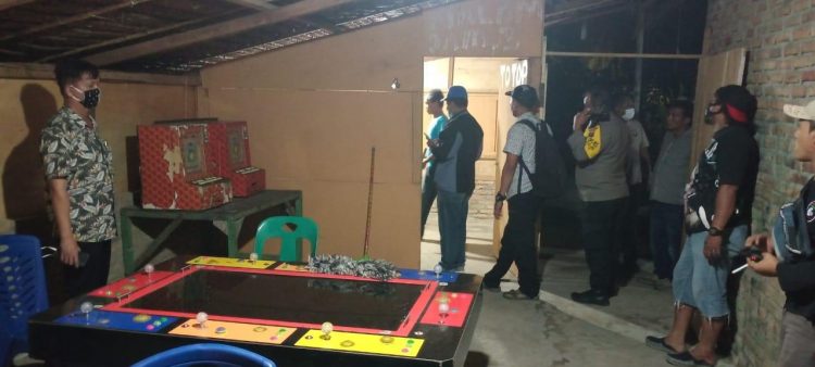 Polres Sergai saat menggerebek lokasi judi, di wilayah Kecamatan Sei Bamban, Kabupaten Sergai, Rabu (28/4/2021) lalu, sekira pukul 18:30 WIB.
