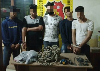 Foto kelima terduga pelaku yang diamankan Polsek Perdagangan.