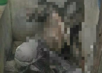 Foto mayat korban saat masih di lokasi kejadian.