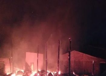 Delapan unit rumah warga di Nagori Pokanbaru ludes terbakar. (Foto: istimewa)