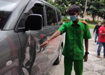 Ambulans yang ditendang warga di Asahan (Perdana Ramadhan/detikcom)
