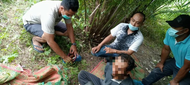 Foto pelaku saat diamankan di lokasi kejadian.