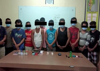 Sebanyak 12 Orang yang diamankan saat menggerebek kampung narkoba di Desa Selamat, Kecamatan Sibiru-biru Deliserdang. (Foto: istimewa)