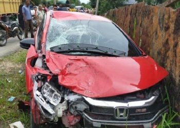 Kendaraan yang terlibat kecelakaan di jalan lintas nasional Medan-Banda Aceh, Selasa (18/5/2021). (Antara Aceh/HO)