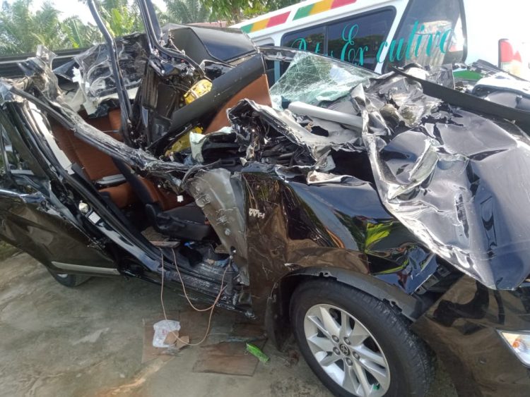 Mobil Kijang Innova yang dikendarai korban setelah dievakuasi ke kantor Polisi.