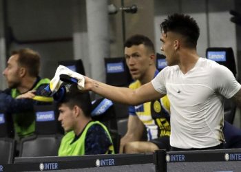 Lautaro Martinez ngamuk diganti saat melawan AS Roma. (Foto: AP/Luca Bruno)