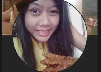 Nani Aprilliani pernah foto bareng sate pada 2014 silam. (Foto: dok tangkapan layar FB Nani Aprilliani)