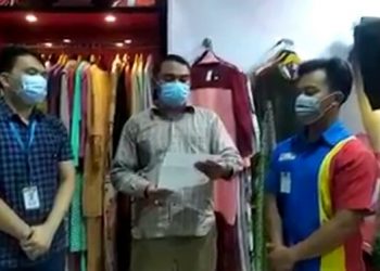 Azhari Sirait (44), saat menyampaikan permohonan maaf.