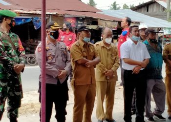 8 warga korban kebakaran terima tali asih dari Kapolsekta Tanah Jawa, Anggota DPRD, dan Muspika.