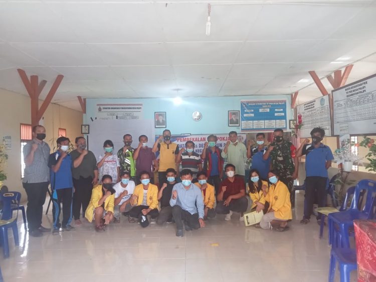 Pendamping Desa Pemberdayaan ( PDP ) Desa Palipi, Kecamatan Palipi foto bersama usai acara pembekalan pokja pendata SDGS Desa, di Balai Desa Palipi, Rabu (26/5/2021).