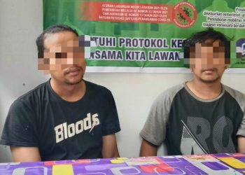 Foto kedua pelaku yang diamankan petugas.