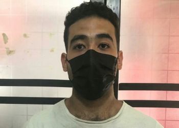 Foto tersangka yang diamankan polisi karena bawa ganja.