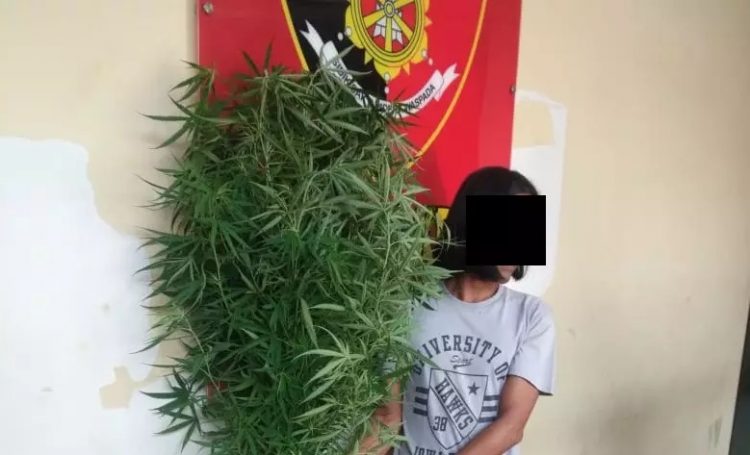 Tersangka Suheri saat diamankan di Mapolsek Medan Area. (Foto: istimewa)