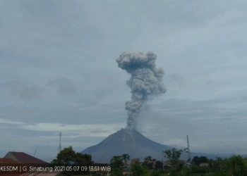 Foto: Gunung Sinabung, Sumut, mengalami erupsi (Dok istimewa)