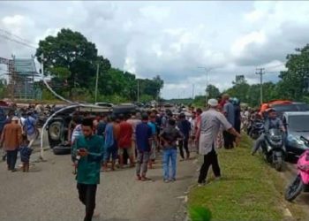 Diduga Sopir Ngantuk, Mobil Eks Bupati Bungo Jambi Terguling (Foto: Istimewa)