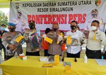 Kapolres Simalungun, AKBP Agus Waluyo SIK, saat menggelar press release, di Lapangan Aspol Mapolres Simalungun, Senin (31/5/2021), sekira pukul 14.30 WIB.