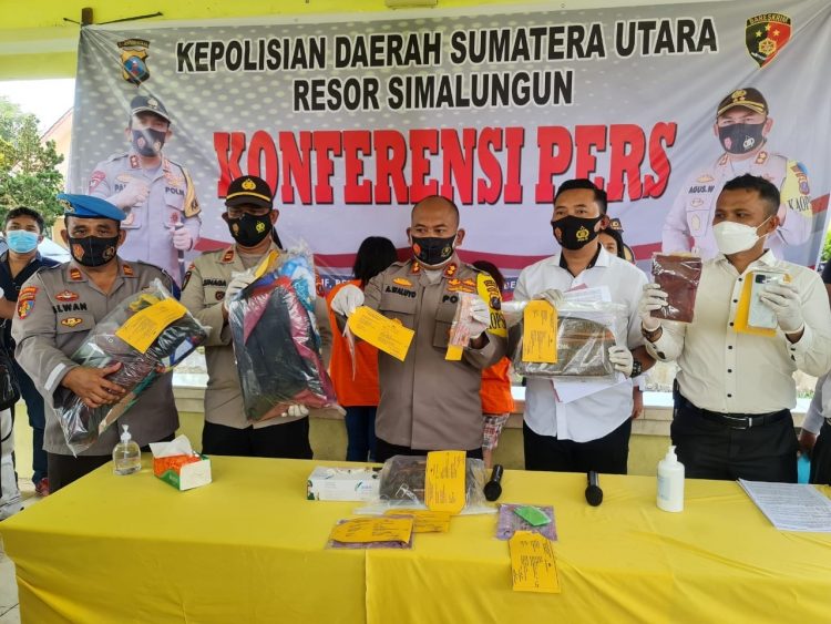 Kapolres Simalungun, AKBP Agus Waluyo SIK, saat menggelar press release, di Lapangan Aspol Mapolres Simalungun, Senin (31/5/2021), sekira pukul 14.30 WIB.